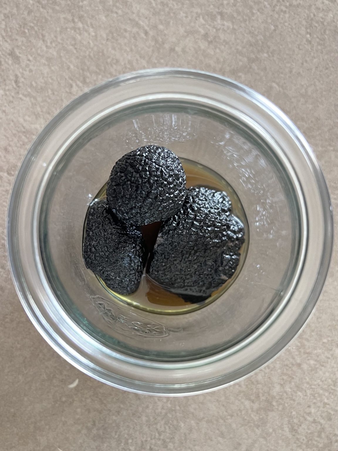 Comment conserver les truffes fraîches? LES CAVEURS